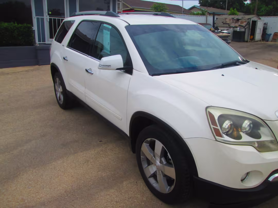 2011 GMC Acadia - 1GKKRSED1BJ111339 - Image #3