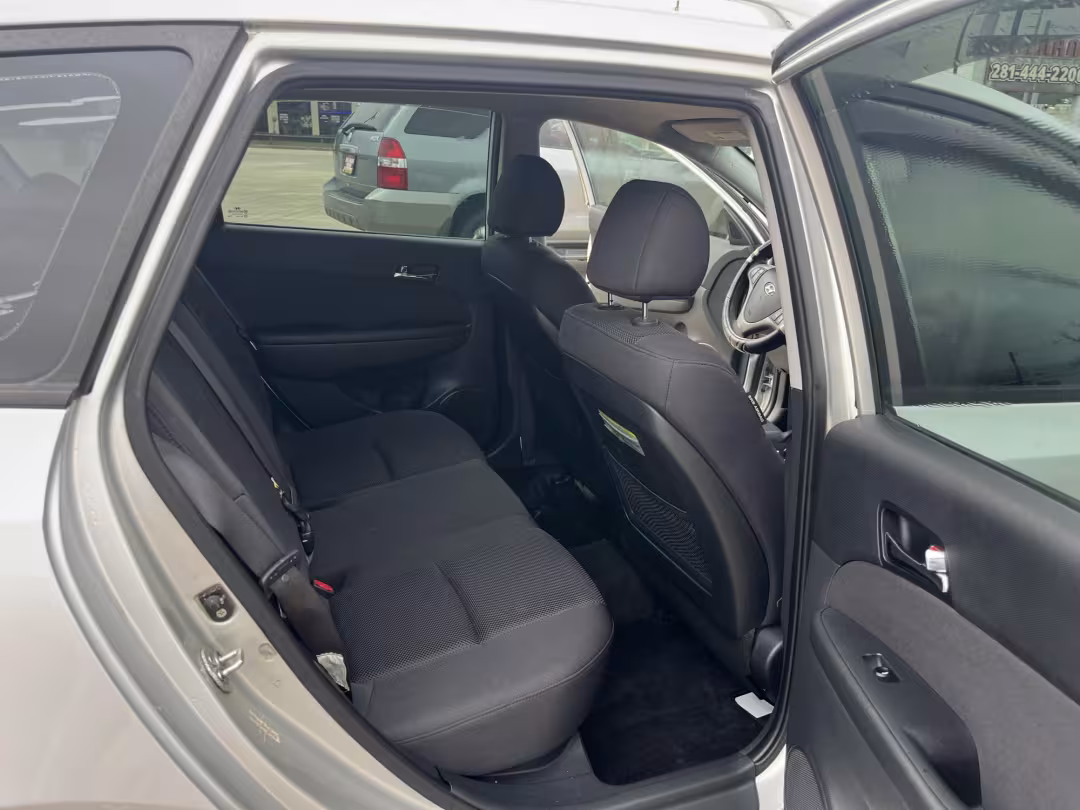 2011 Hyundai Elantra Touring - KMHDC8AE0BU102553 - Image #10