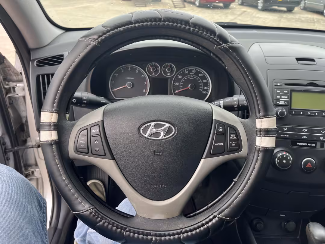 2011 Hyundai Elantra Touring - KMHDC8AE0BU102553 - Image #13