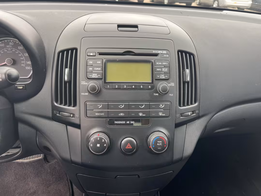 2011 Hyundai Elantra Touring - KMHDC8AE0BU102553 - Image #14