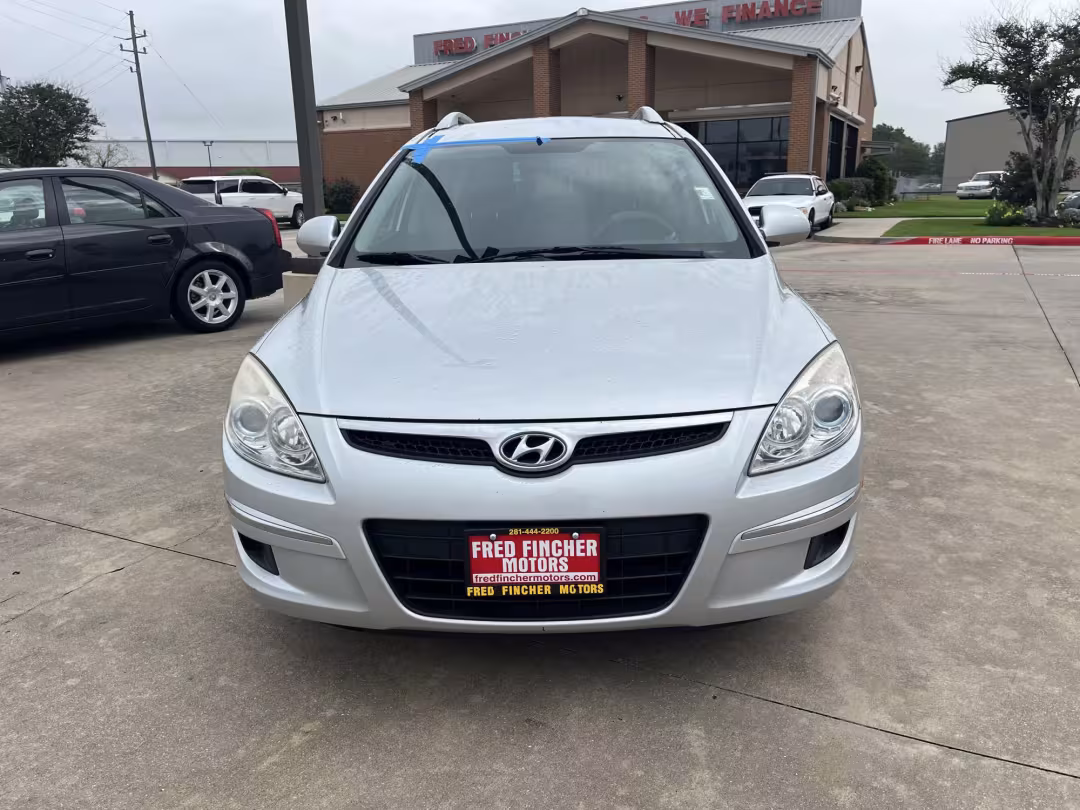 2011 Hyundai Elantra Touring - KMHDC8AE0BU102553 - Image #2