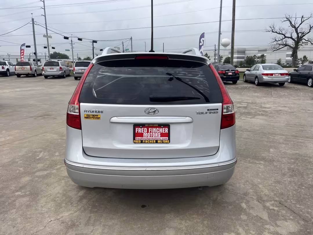 2011 Hyundai Elantra Touring - KMHDC8AE0BU102553 - Image #4