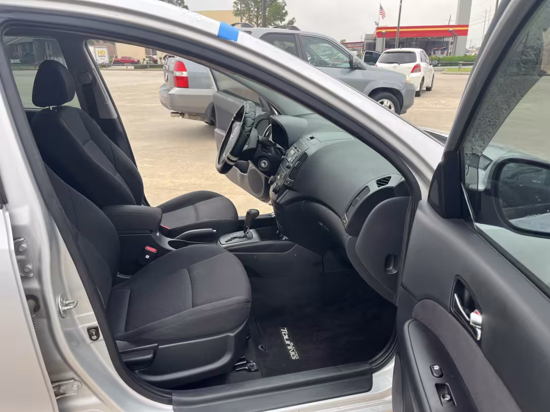 2011 Hyundai Elantra Touring - KMHDC8AE0BU102553 - Image #9