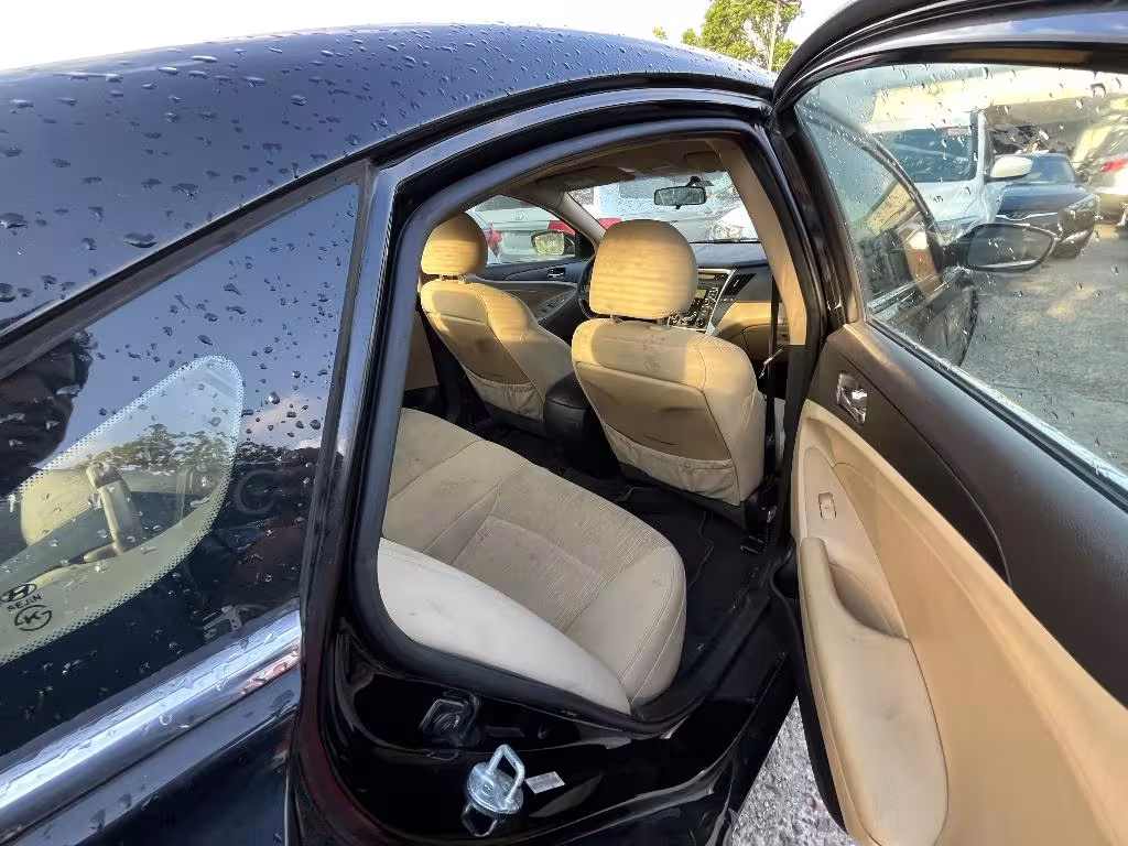 2011 Hyundai Sonata - 5NPEB4AC2BH101868 - Image #3