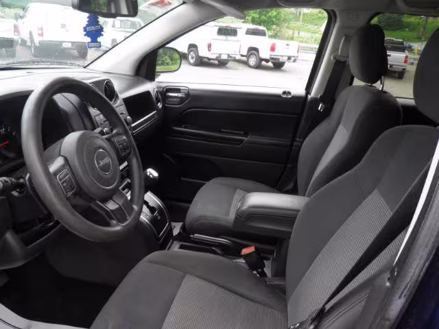 2012 Jeep Compass - 1C4NJDBB2CD675712 - Image #2