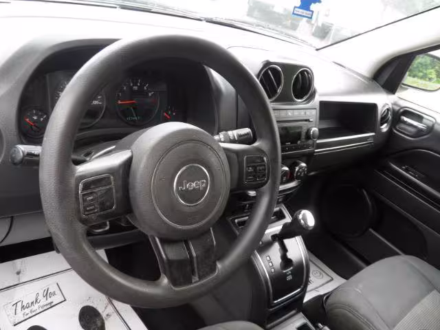 2012 Jeep Compass - 1C4NJDBB2CD675712 - Image #3
