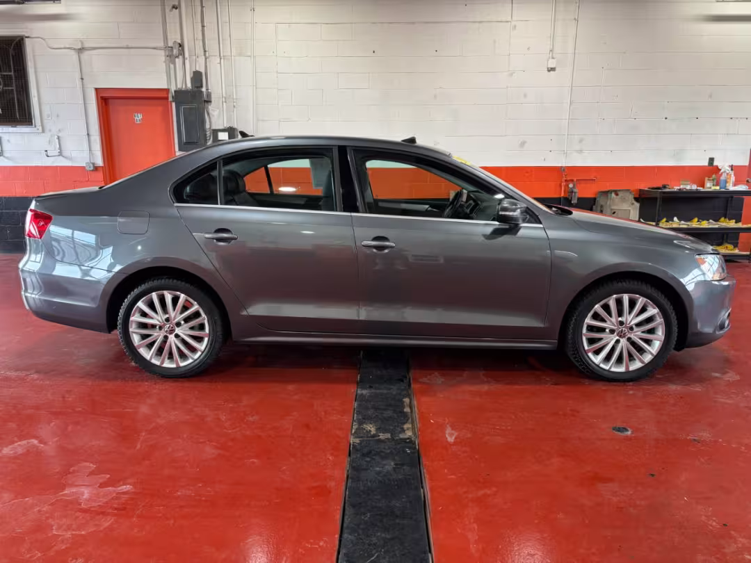 2012 Volkswagen Jetta - 3VWLP7AJ0CM413656 - Image #2