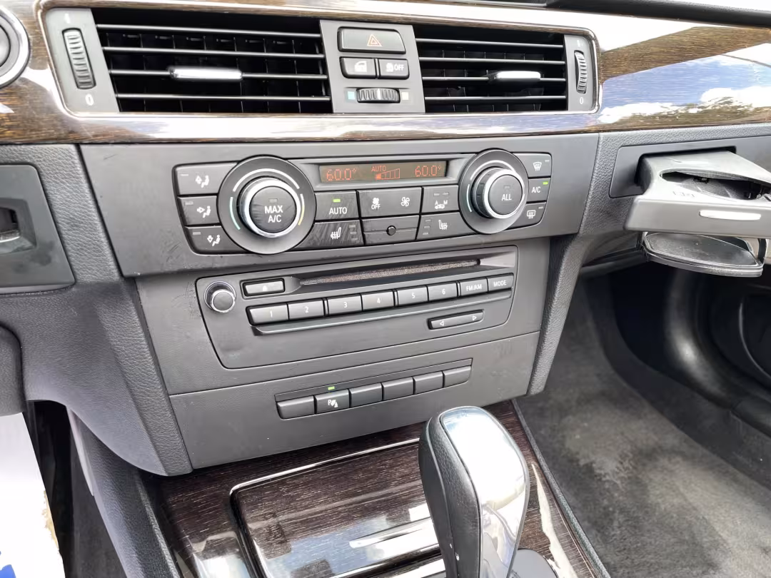 2013 BMW 3-Series - WBADX7C59DE745980 - Image #16