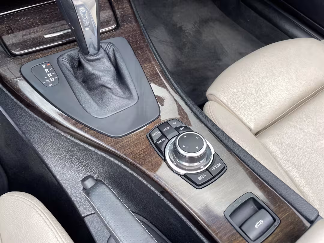 2013 BMW 3-Series - WBADX7C59DE745980 - Image #17