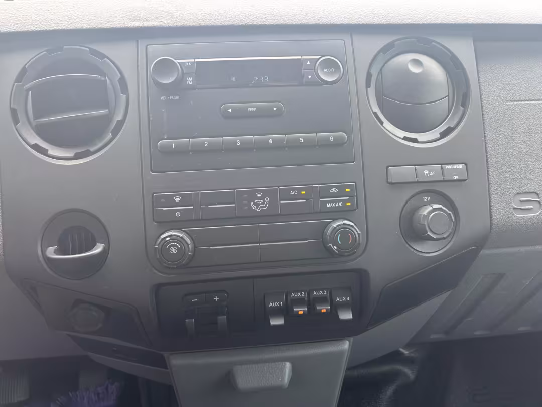 2013 Ford F-250 SD - 1FTBF2A69DEB82361 - Image #19