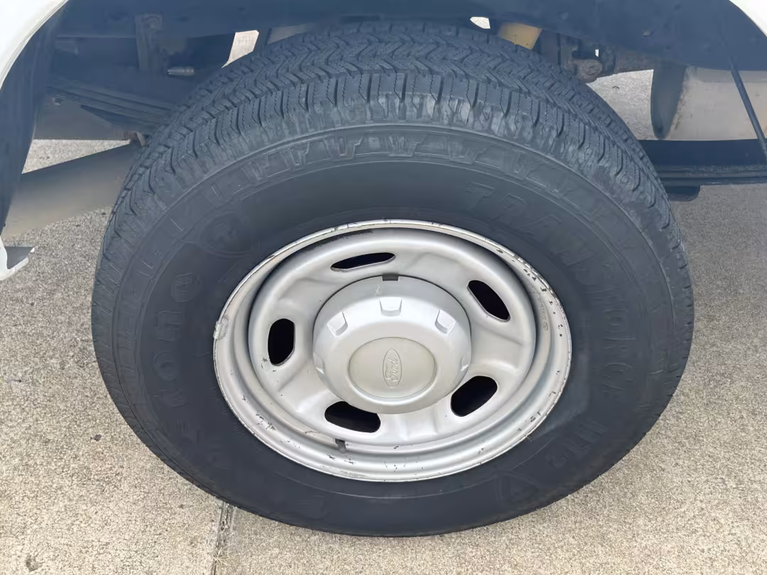 2013 Ford F-250 SD - 1FTBF2A69DEB82361 - Image #31