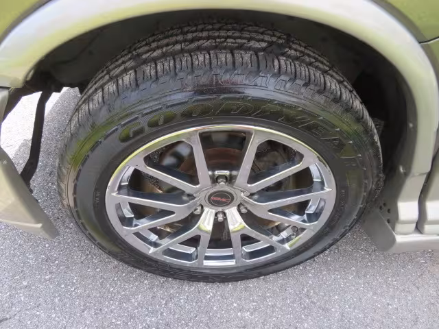 2013 GMC Savana - 1GDS7DC45D1127414 - Image #32