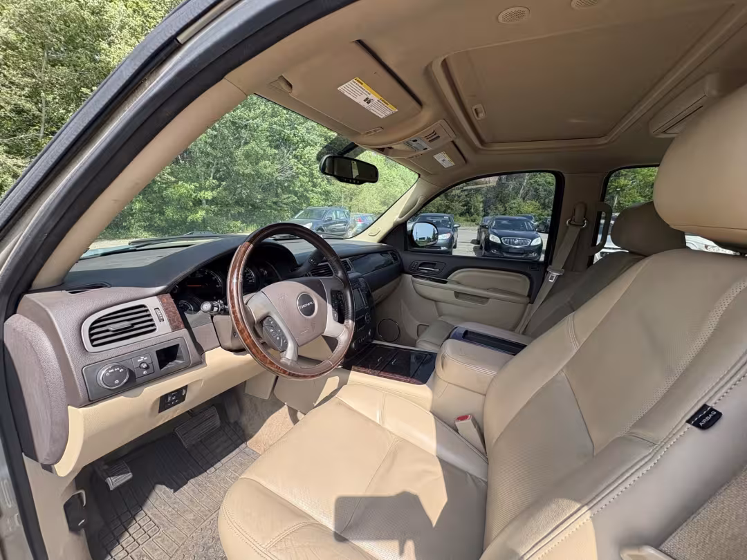 2013 GMC Yukon Denali - 1GKS2EEFXDR248579 - Image #10