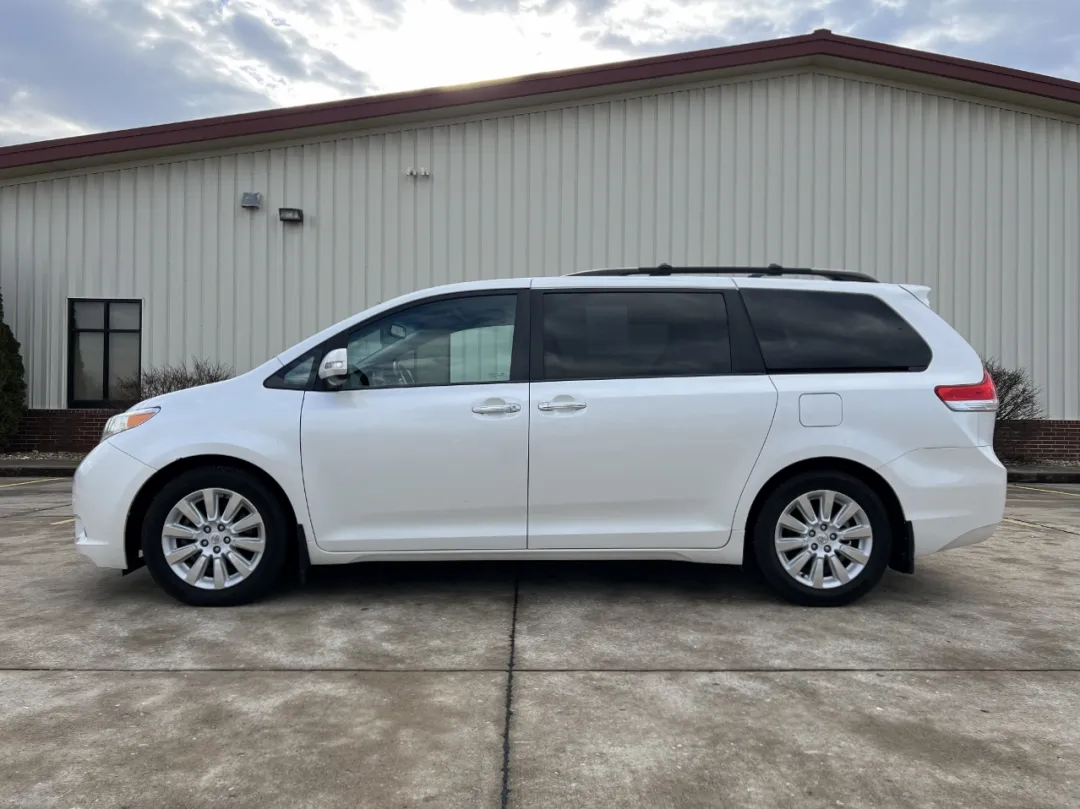2013 Toyota Sienna - 5TDYK3DC0DS332770 - Image #11