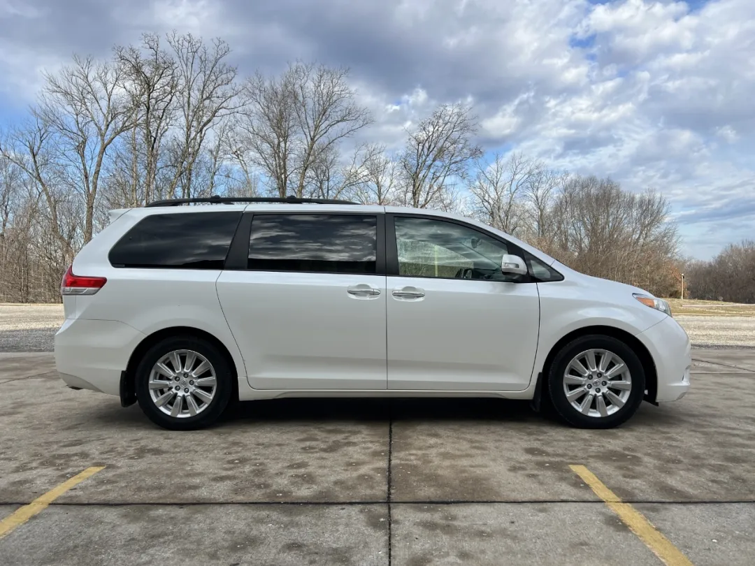 2013 Toyota Sienna - 5TDYK3DC0DS332770 - Image #12