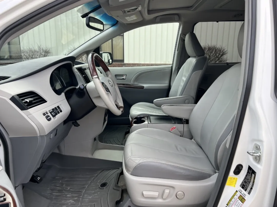 2013 Toyota Sienna - 5TDYK3DC0DS332770 - Image #18