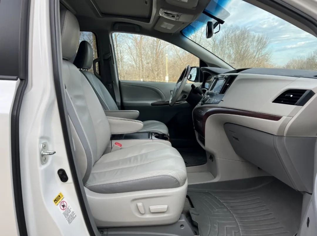 2013 Toyota Sienna - 5TDYK3DC0DS332770 - Image #20