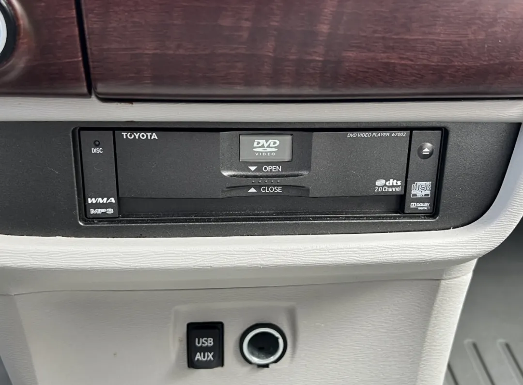 2013 Toyota Sienna - 5TDYK3DC0DS332770 - Image #32