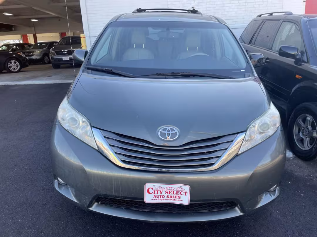 2013 Toyota Sienna - 5TDYK3DC7DS390827 - Image #2