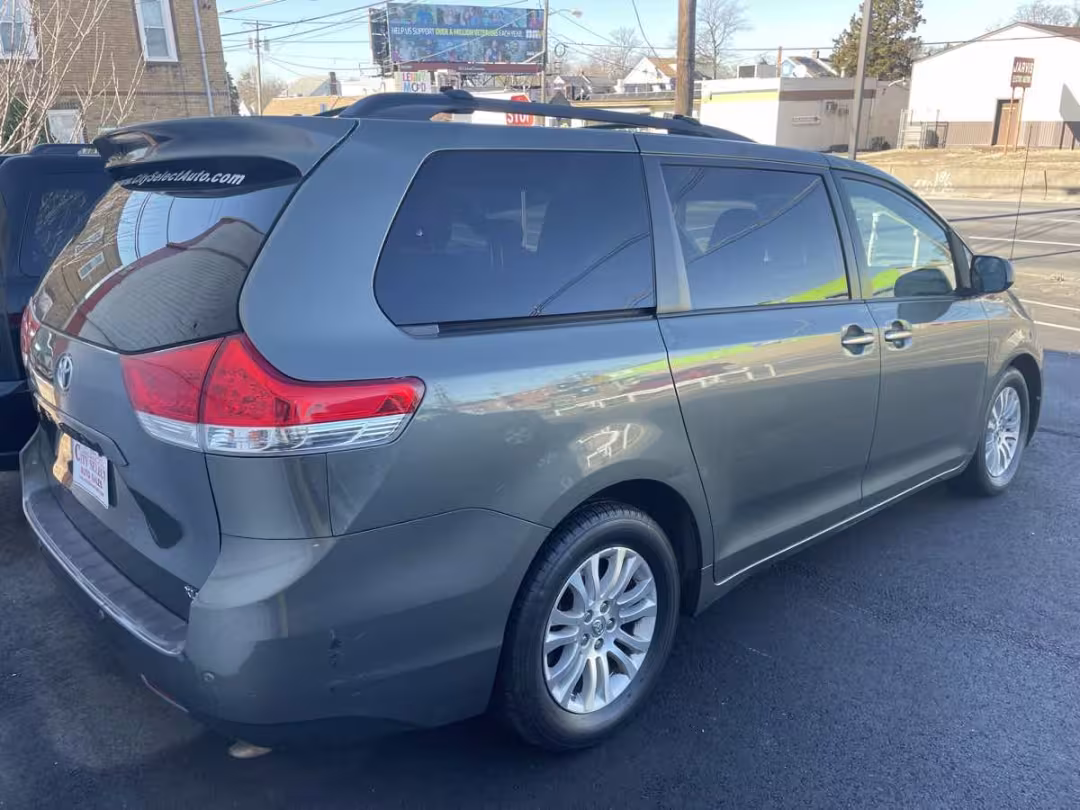 2013 Toyota Sienna - 5TDYK3DC7DS390827 - Image #4