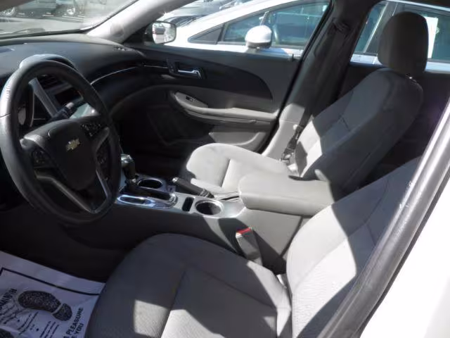 2014 Chevrolet Malibu - 1G11B5SL3EF192322 - Image #2