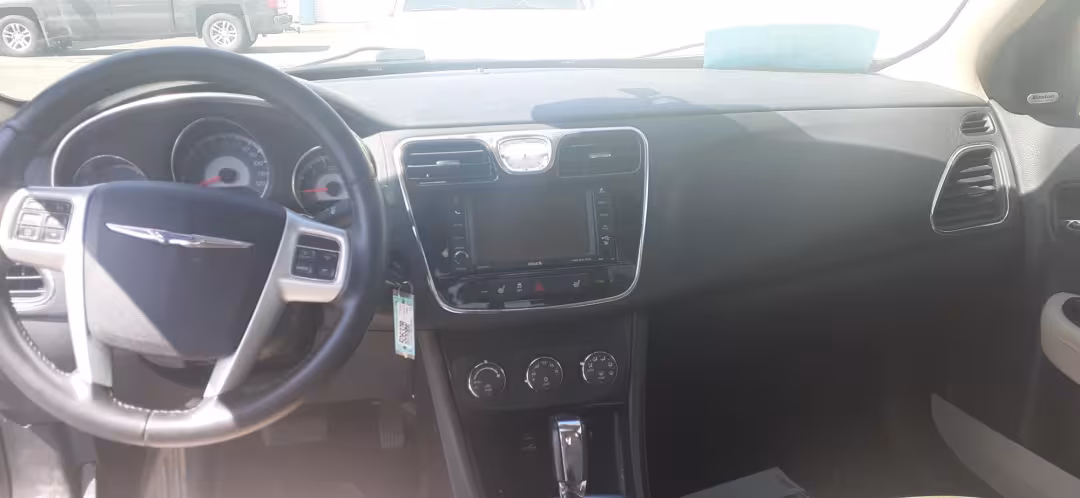 2014 Chrysler 200 - 1C3CCBCG5EN198694 - Image #6