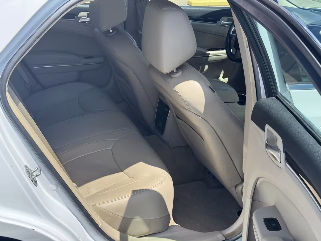 2014 Chrysler 300 - 2C3CCAAG3EH377600 - Image #10