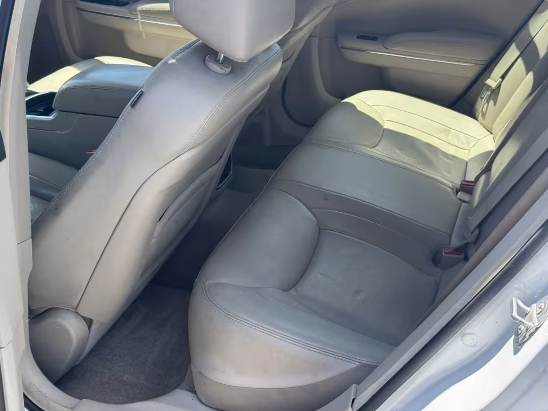 2014 Chrysler 300 - 2C3CCAAG3EH377600 - Image #12