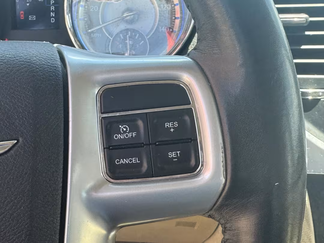2014 Chrysler 300 - 2C3CCAAG3EH377600 - Image #18