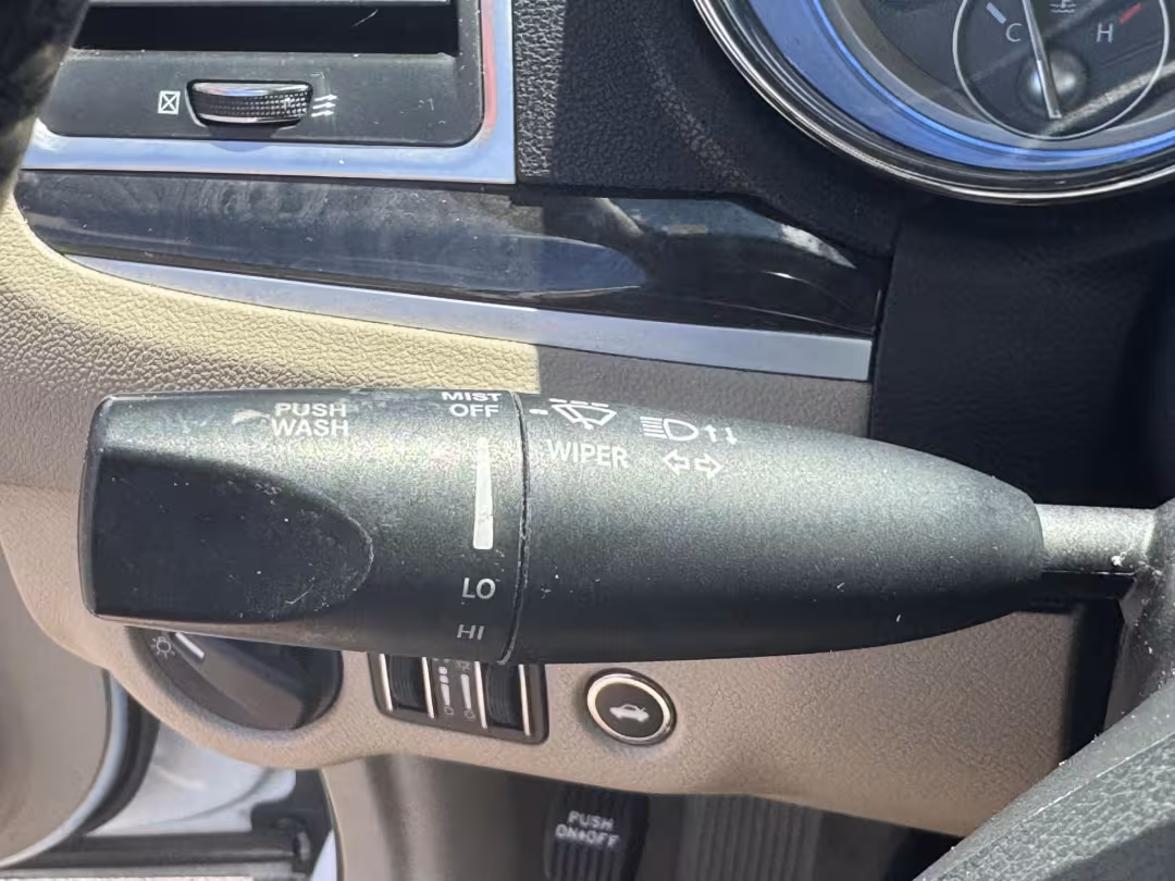 2014 Chrysler 300 - 2C3CCAAG3EH377600 - Image #19