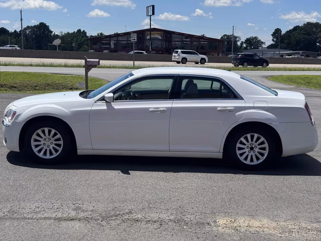 2014 Chrysler 300 - 2C3CCAAG3EH377600 - Image #5