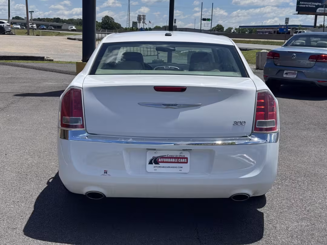 2014 Chrysler 300 - 2C3CCAAG3EH377600 - Image #7