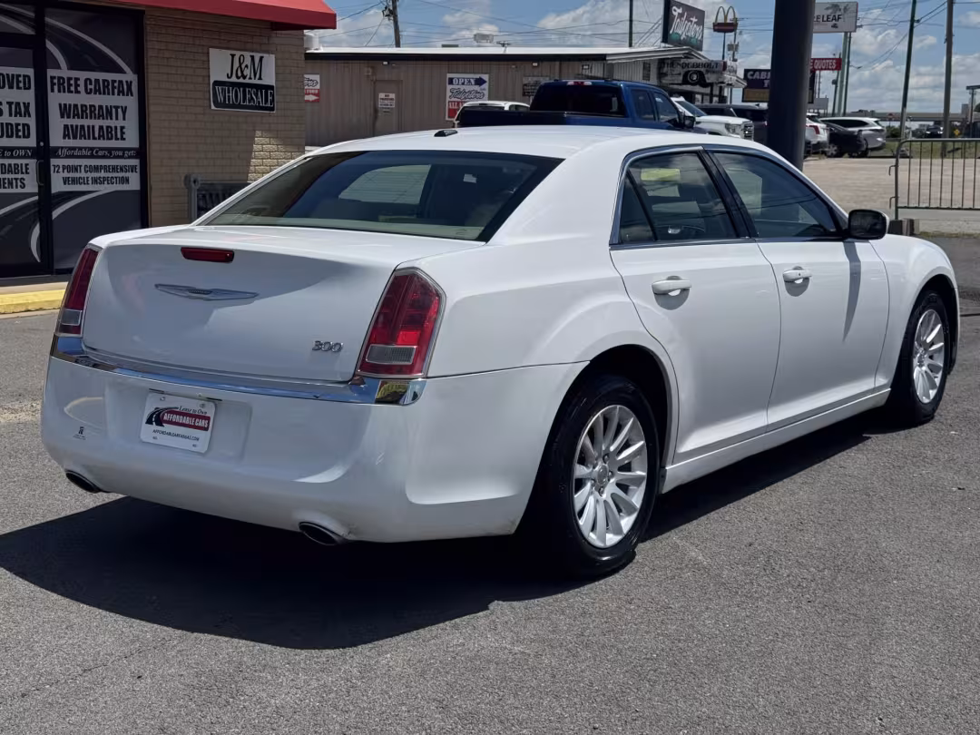 2014 Chrysler 300 - 2C3CCAAG3EH377600 - Image #8