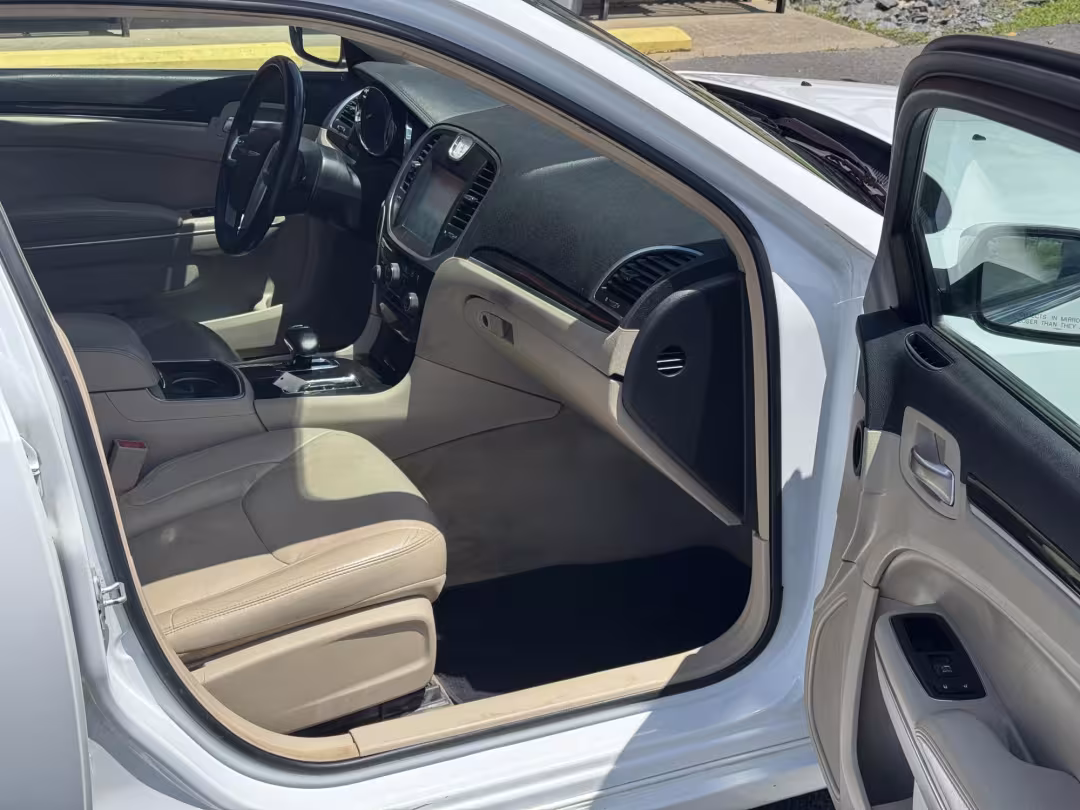 2014 Chrysler 300 - 2C3CCAAG3EH377600 - Image #9