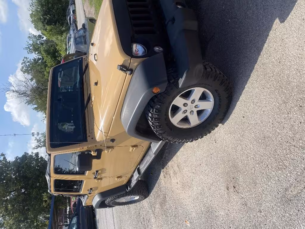 2014 Jeep Wrangler - 1C4BJWDG0EL182918 - Image #2