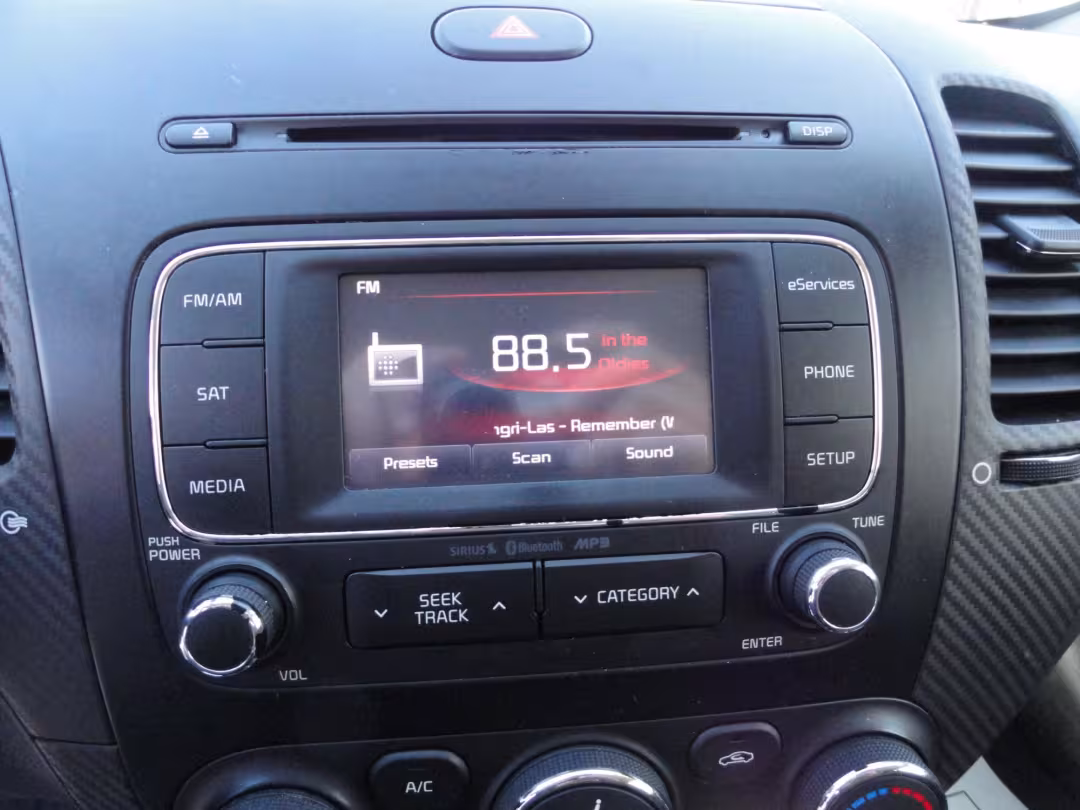 2014 Kia Forte Koup - KNAFX6A80E5237592 - Image #10