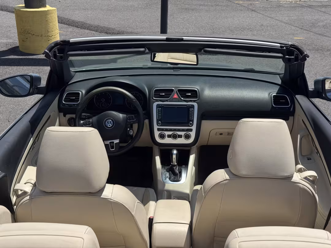 2014 Volkswagen Eos - WVWFW8AH6EV000509 - Image #10