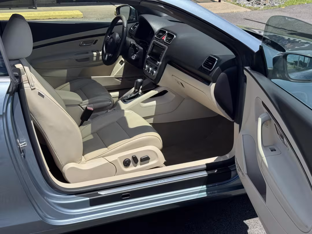 2014 Volkswagen Eos - WVWFW8AH6EV000509 - Image #11