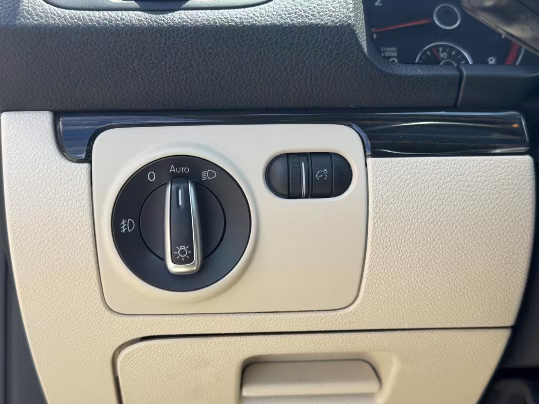 2014 Volkswagen Eos - WVWFW8AH6EV000509 - Image #16