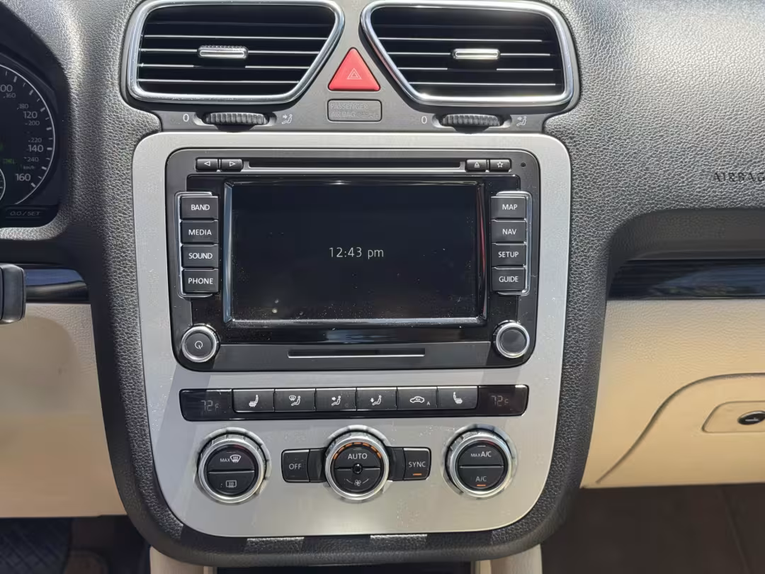 2014 Volkswagen Eos - WVWFW8AH6EV000509 - Image #17