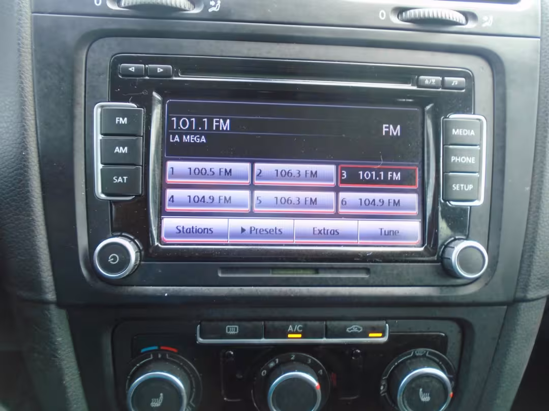 2014 Volkswagen Jetta SportWagen - 3VWPP7AJXEM602464 - Image #10