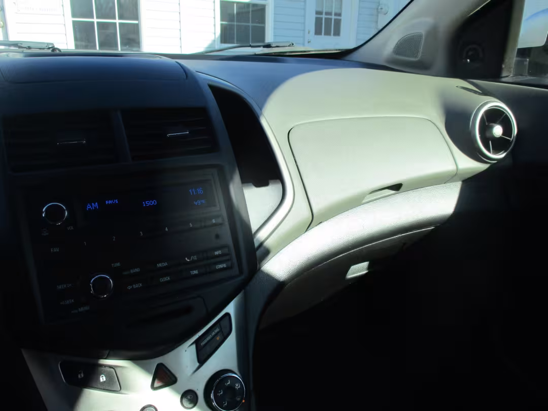 2015 Chevrolet Sonic - 1G1JA5SH7F4113648 - Image #19