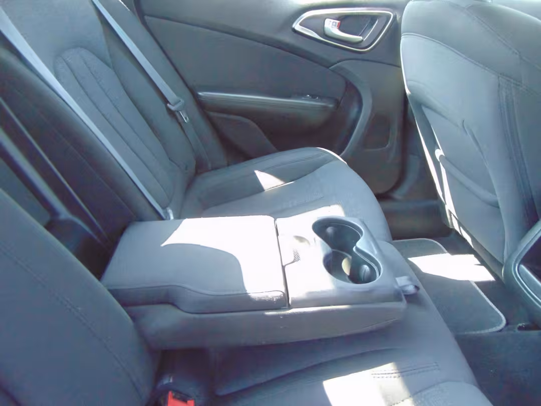 2015 Chrysler 200 - 1C3CCCAB0FN751797 - Image #10