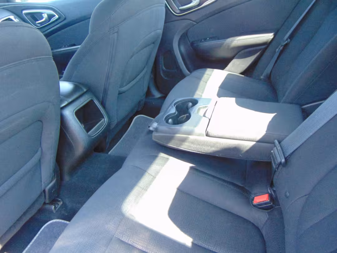 2015 Chrysler 200 - 1C3CCCAB0FN751797 - Image #11
