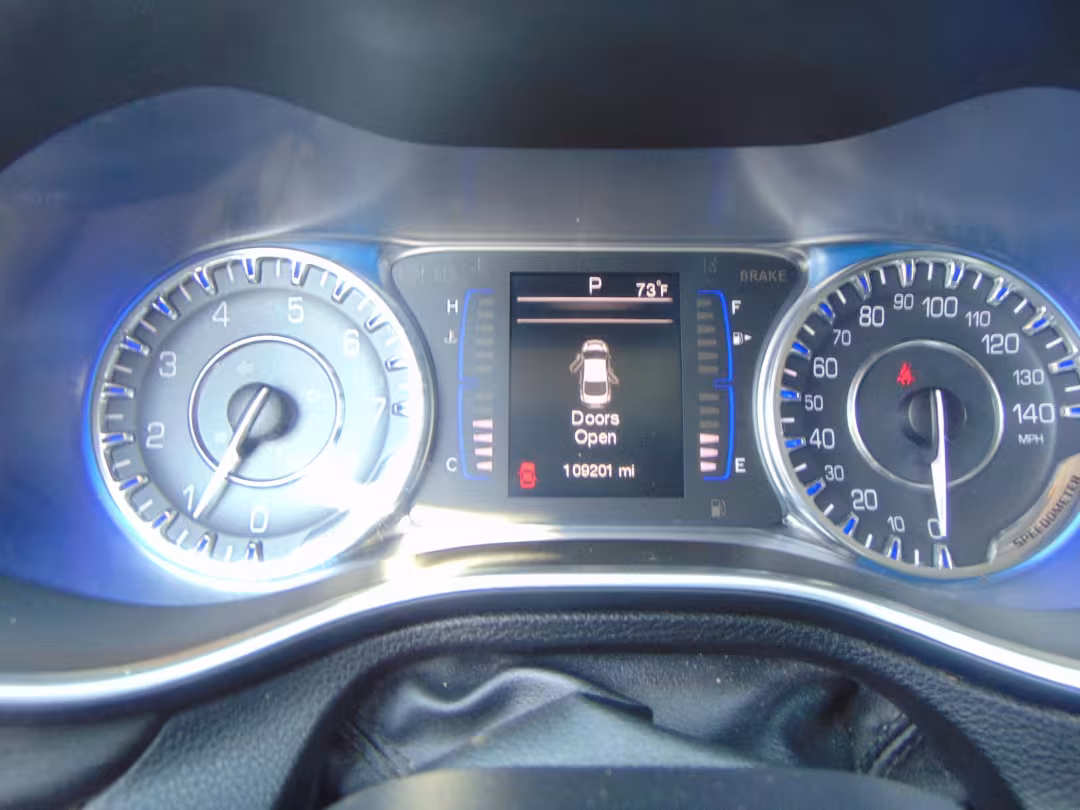 2015 Chrysler 200 - 1C3CCCAB0FN751797 - Image #9