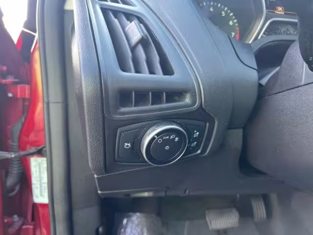 2015 Ford Focus - 1FADP3K21FL369492 - Image #15