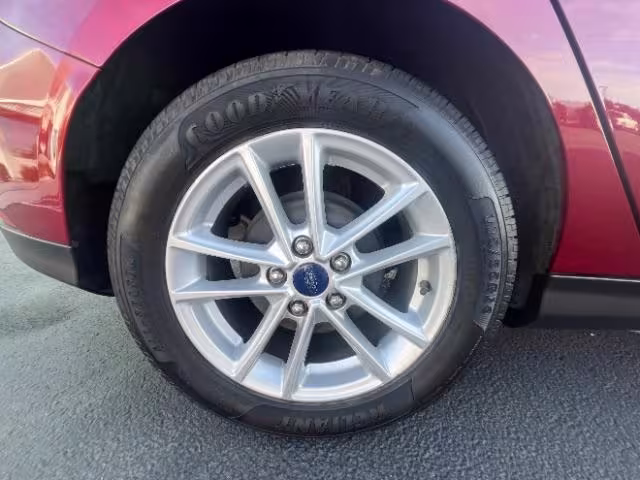 2015 Ford Focus - 1FADP3K21FL369492 - Image #9