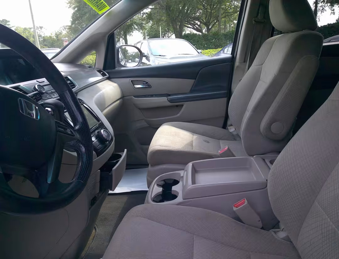 2015 Honda Odyssey - 5FNRL5H44FB086703 - Image #2