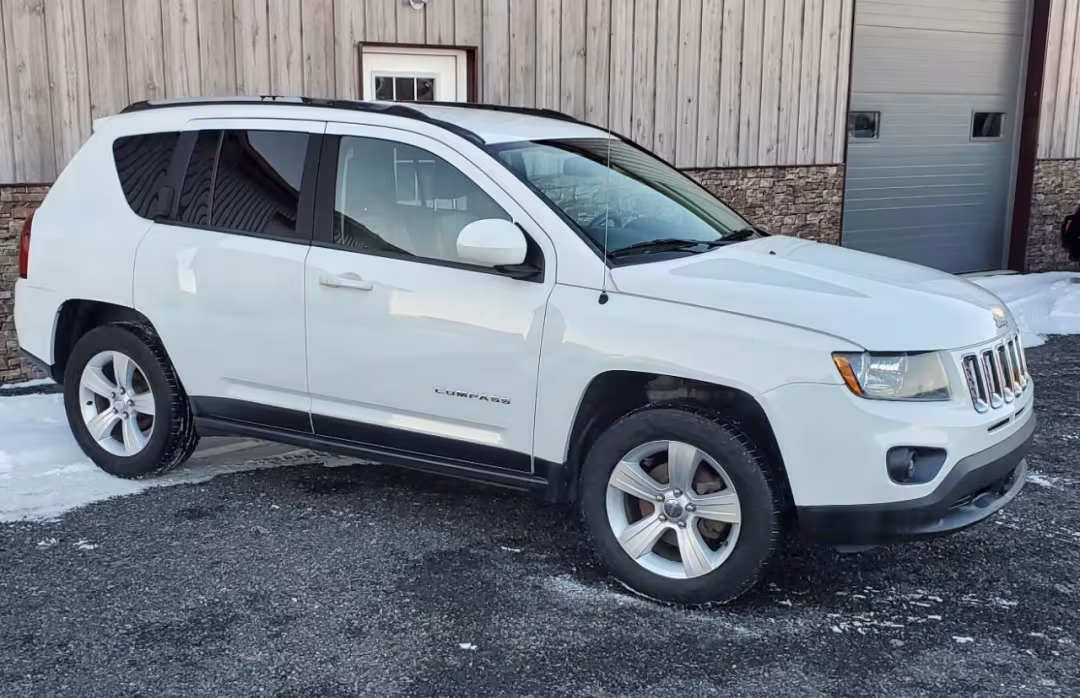2015 Jeep Compass - 1C4NJDEB2FD232105 - Image #3