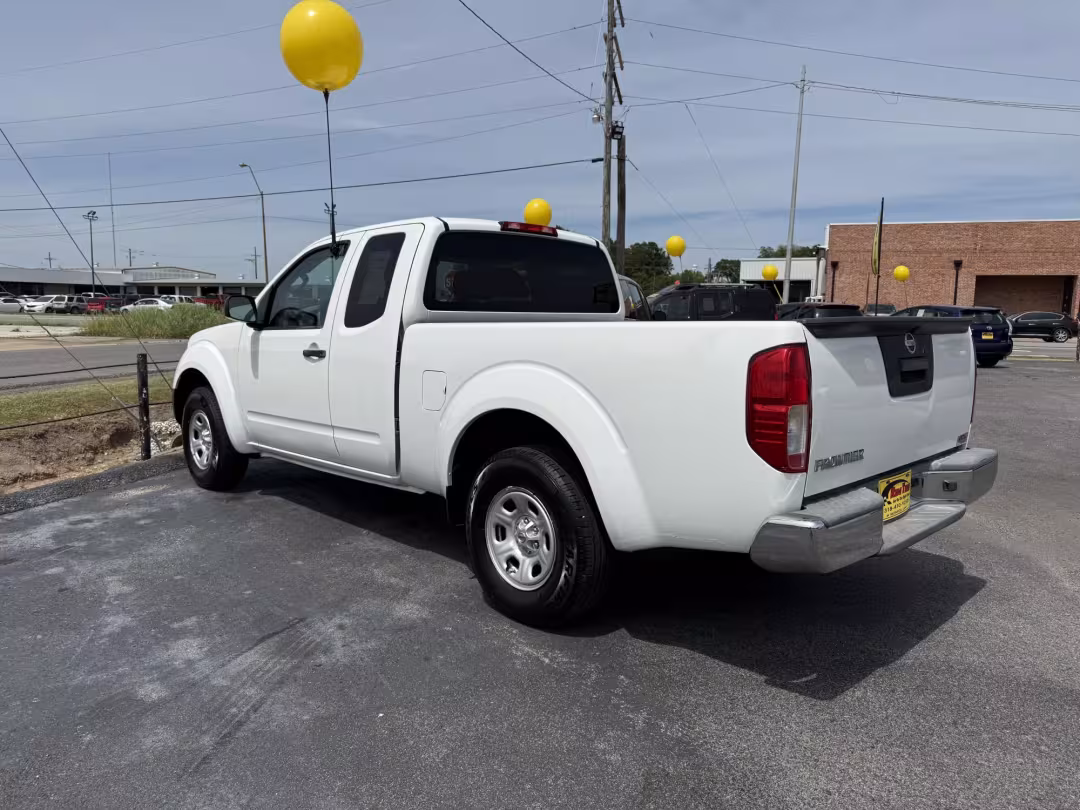 2015 Nissan Frontier - 1N6BD0CTXFN764126 - Image #2